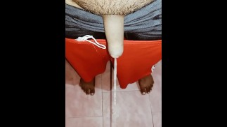 Orina en el baño🍆