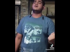 Soy artista de muchas ramas, amo cantar👀☺😘