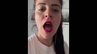 打嗝很大，很多