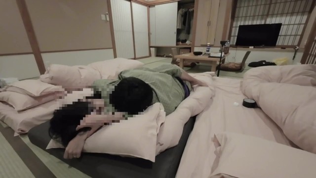 【個人撮影】御馳走だ！温泉旅館に旅行中のW不倫カップル！食事撮影→ベッドでイチャイチャ情事投稿映像！