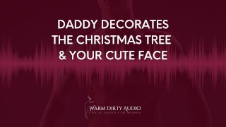 Papai decora a árvore de Natal e seu rosto Cute Dirty Talk, áudio erótico para mulheres