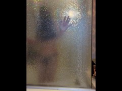 すりガラスの向こうから押し付けられるおっぱいがエロい立ちバック - Screenshot 5 of 16 - 他人棒