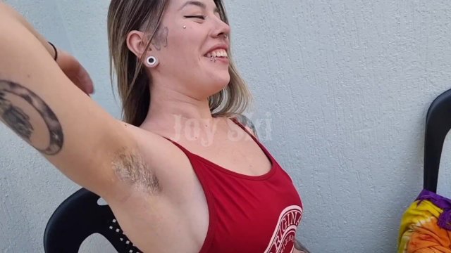 MY FRIEND HAS AN ARMPIT FETISH SO SHE SMELLED AND SHAVED MINE