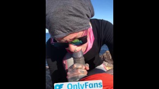 OnlyFans Girl succhia il cazzo sudato dall'allenatore di corsa all'oceano