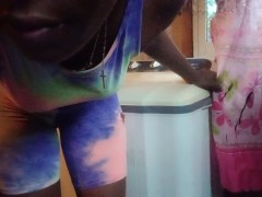 AMATURE EBONY  HUMPING WASHMACHINE WHILE RAIN FALL OUTDOOR ASMR - Screenshot 4 of 16 - Dry Humping
