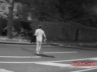 公共のparkで危険な屋外セックスナイトウォーク、サブは裸で家を走ります
