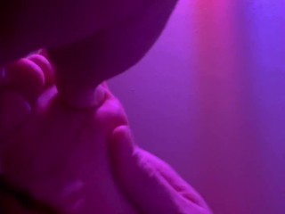 Беременной жене натирают ноги, @jadedmania в Твиттере за индивидуальный контент для ступней