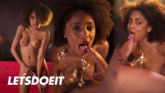 Латинка Луна Корасон делает вам чувственный минет - LETSDOEIT