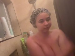 Taking a shower - Screenshot 1 of 16 - Shower