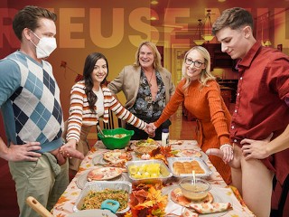 Thanksgiving is Een Tijd Waarin Familie Samen Cums, En Dit Holiday Season Dingen will Geroeid Worden
