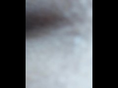 Dei dinheiro para ela se exibir, fuder e deixar gozar dentro. Pretinha magrinha em público.