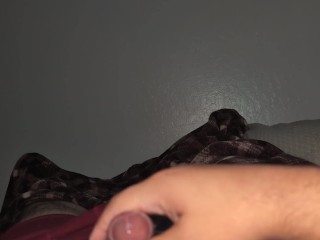 男孩在晚上操 Fleshlight，所以没人听到他的声音