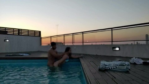 cumming mucho en la piscina en una hermosa puesta de sol - aventura de cuenta