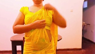 මෝල් වෙච්චි වේසා මැඩම්ව ටෙබල් එක උඩ තියාගෙන කෙලලා ඇරියා, Asian office sexy medam fucking ,..........