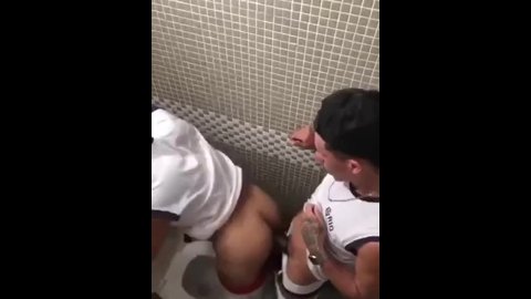 Vídeos Pornô Gay de Pagando Boquete Na Escola Pornhub com 