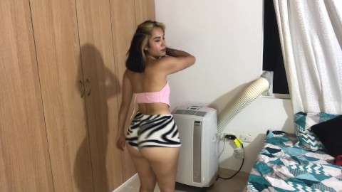 sua bunda apertada e buceta molhada