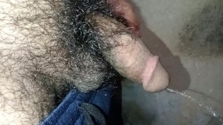 PISSING WITH MY SEMI HARD DICK(PAG IHI KO NAKAKALIBOG)