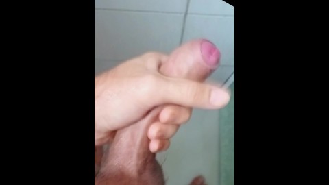 Masturbación con mi POLLA MOJADA en la ducha (Solo Guy Masturbación)