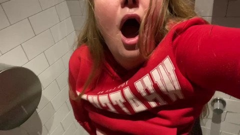 I FILM MYSELF WHILE I MASTURBATING IN PUBLIC BATHROOM