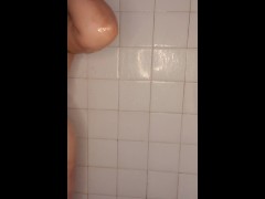 Fetish estranho por braço molhado - Parte 2/2 - Screenshot 14 of 16 - Tomando Banho