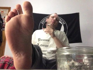 I Smoke, Show my Soles off & Ignore you