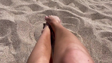 ASMR - 砂の中で足と遊ぶ