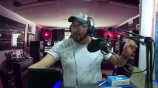 Mr Pato Lucas toont zijn ballen op live uitzending
