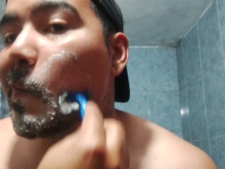 Accompany this Feat Bear to Shave