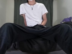 【オナニー】オイルローションでカリ責めオナニーに喘ぎ声が止められずに大量射精するえすくん【えすくん】　男 オナニー ローション 日本人 - Screenshot 2 of 16 - オナニー