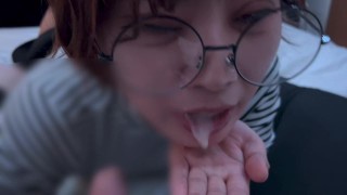 Glasses girl gets caught by the smell of dick and sucks up a lot of sperm.