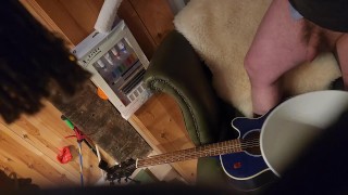 Creación de contenido de polla sin cortar / orinar en mi guitarra