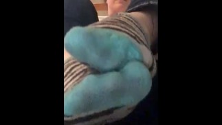 Понюхай и подрочи на мои вонючие носки