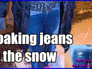Empapado De Jeans y Reencoge En La Nieve