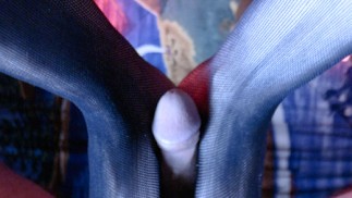 Я трахнул ее тугую киску и покрыл ее ноги спермой!