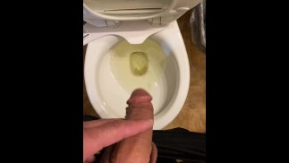 Wolf redet Scheiße beim Pinkeln