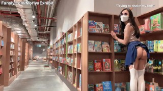 Teaser - Arriesgado mostrando mi coño asiático y tetas pequeñas en una librería 📖 bonita en el mes🎄 de Navidad