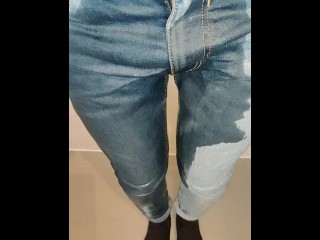 Mijando Meu Jeans Novinho no Chuveiro