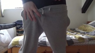 Выдувание ОГРОМНОЙ Нагрузки На Пол После Мастурбации