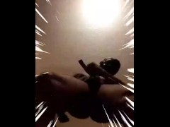 Me excita ver mis grandes bolas colgando