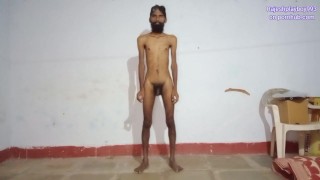 Vídeo de exercícios de Rajeshplayboy993.  Ele tem barba longa e pau peludo sem cortes