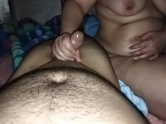 masturbation femme Arabie enceinte avec son mari beaucoup de sperme handjob
