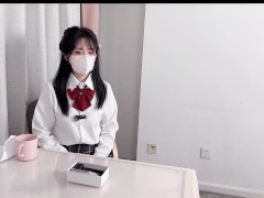女大学生特殊待遇～无良医生内射并让嫩穴受孕！ 如需完整视频，请关注我的粉丝群或加入 Twitter 上的  群组 4/16