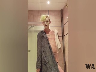 DryDecember Day 8 Quick Clip before Shower 😛