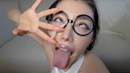 非常马虎的深喉咙我的脸最终沾满了牛奶