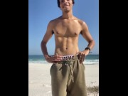 Preview 1 of novinho safado mostrando o pau na praia