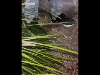 Safari Feet, Pieds Mexicains et Jamaïcains Jouant Dans Les Buissons