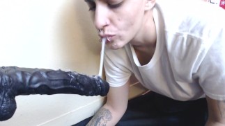 Плеваться соплями на свой член