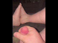 Little dick daddy shoots a massive load on his feet