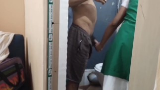 Медсестра и пациент секс видео в ванной комнате