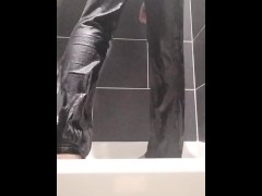 Ftm guy wetting his black jeans - Screenshot 13 of 16 - Ftm Pee